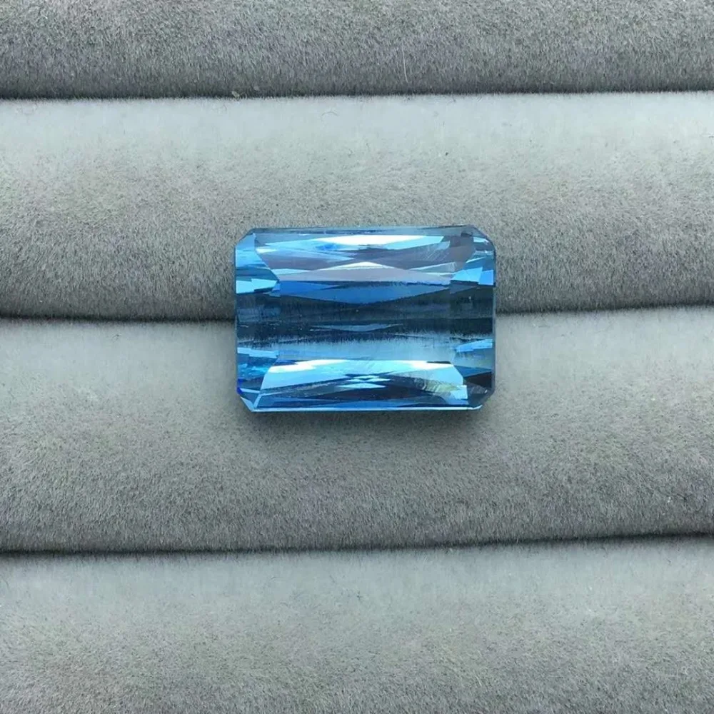 

12.22ct Natural Aquamarine A stone of bravery Can bring about asylum and happiness.