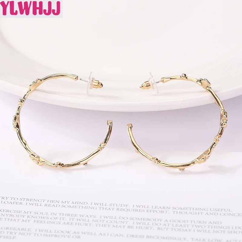 

YLWHJJ 2019 new girls Flower Hoop Earrings Beautifu Round Rhinestone Earrings for Women brand hot stud Earring fashion jewelry