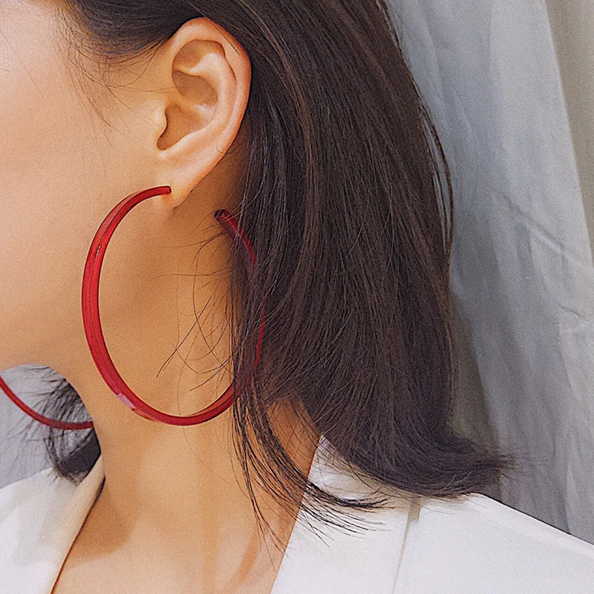 

Fashion Creative New Big Circle Hoop Earrings for Women Steam punk Exaggerated Acrylic Ear Loop Smooth Red Blue Round Earrings