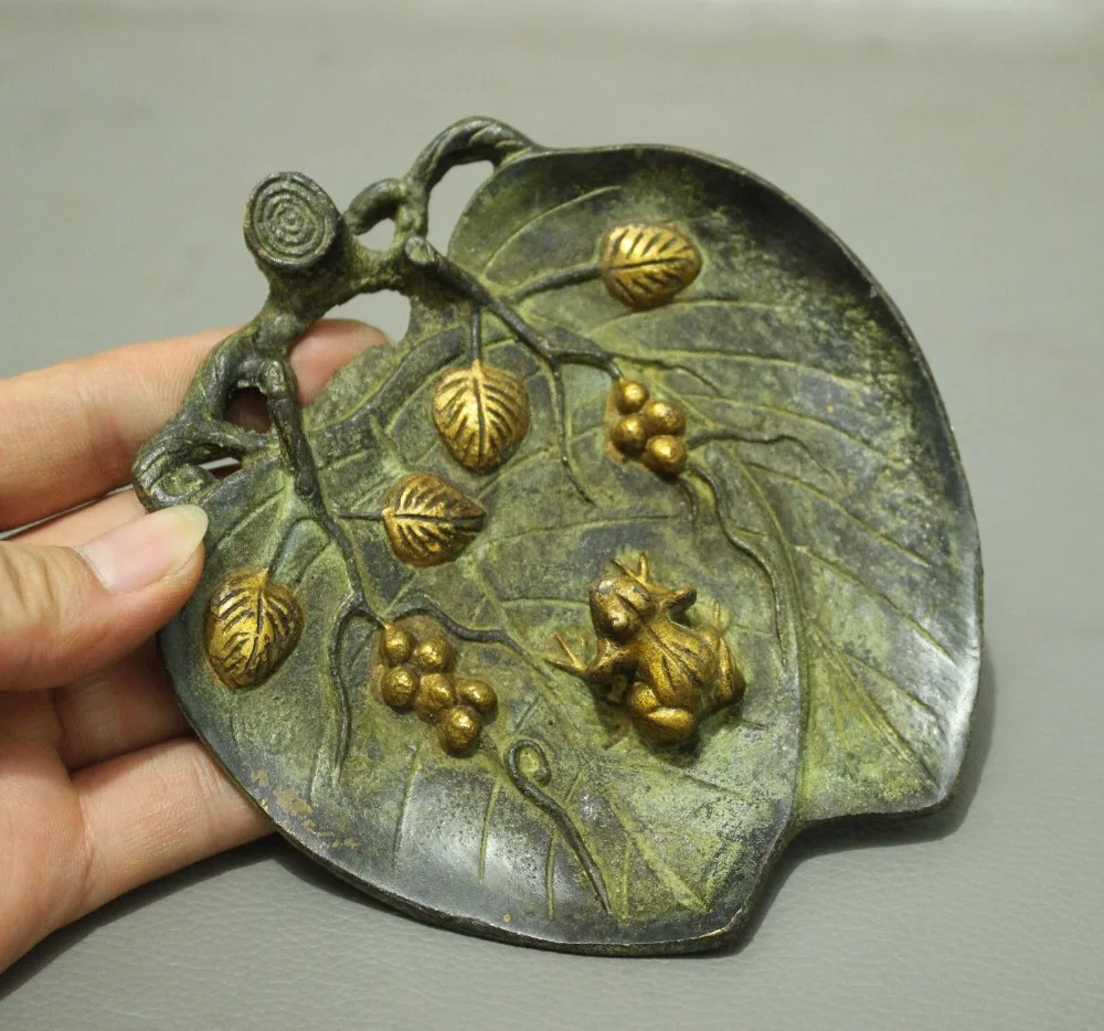 

Folk Chinese Bronze Culture Leaf Animal Frog Statue Peach-Shaped Brush Washer