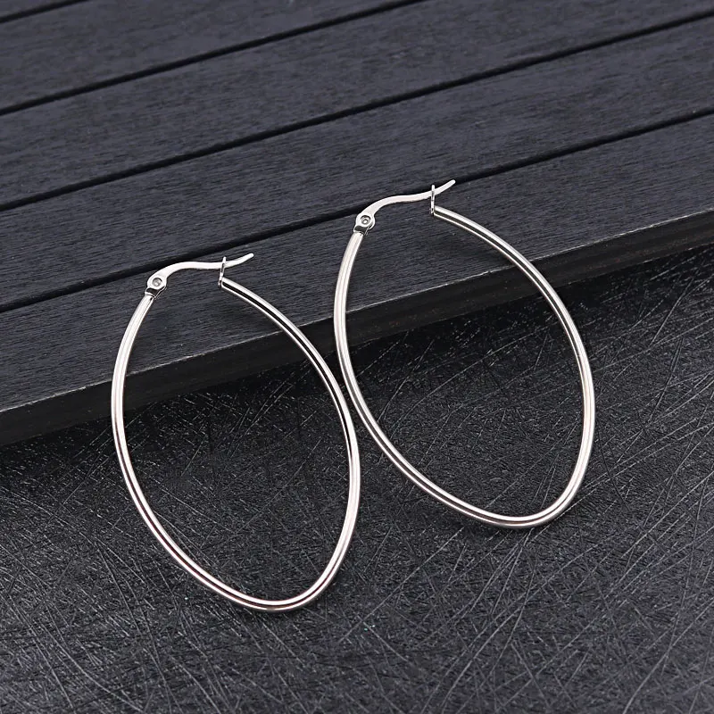 

8SEASONS Stainless Steel Hyperbole Hoop Earrings Round Circle Large Earring Fashion Chic Jewelry for Women 30-60mm Dia. 1 Pair