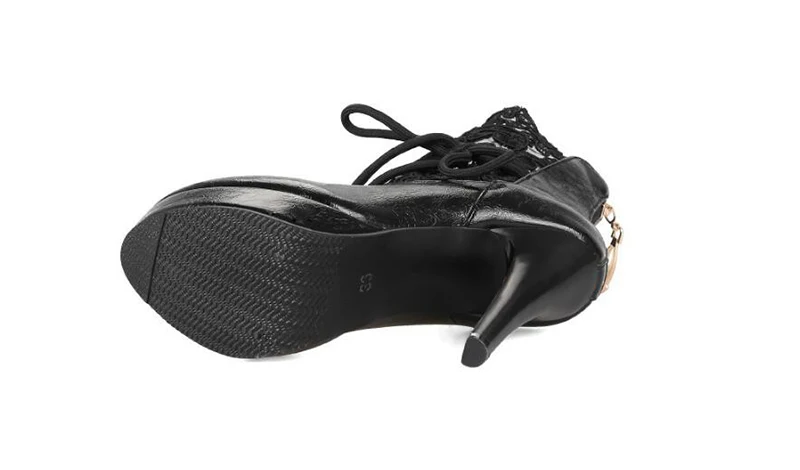 2018 Autumn winter new women's shoes with high heels and back zipper boots with thin heels and large lace size Martin boots