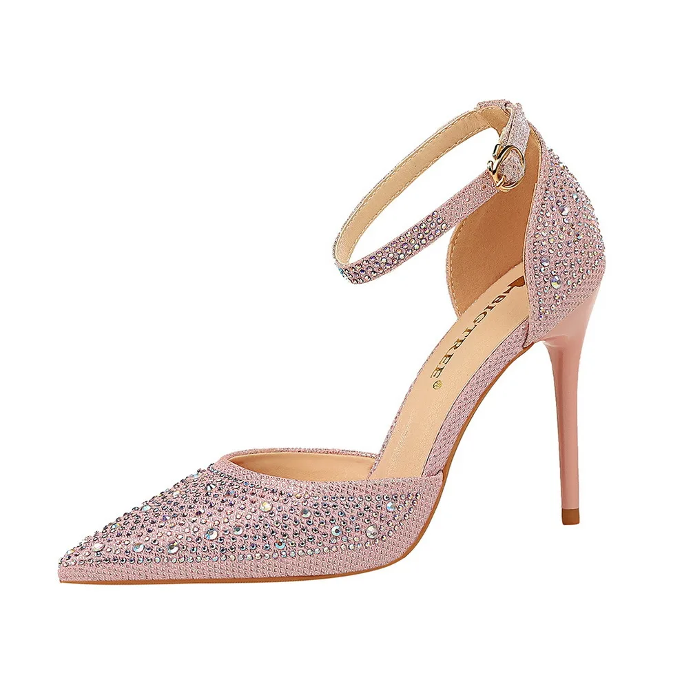 

2019 new Korean sweet high heel stiletto high heel shallow mouth pointed hollow word with shiny rhinestone female sandals.