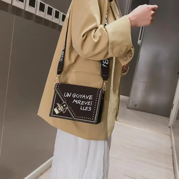 Новая Корейская версия матовой сумки на одно плечо с буквенным принтом для женщин и девочек, сумки с заклепками, Сумки из искусственной кожи, сумки-мессенджеры LBY