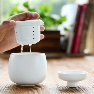 Двойной белый свет Керамическая маленькая чашка для офиса quiku кунг-фу чайная чашка с крышкой фильтра