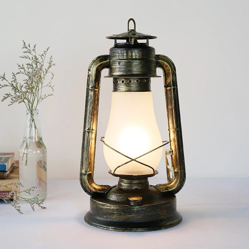 Color : Clear Modenny Vintage Rustic Accent Vecchio Stile Olio Lanterna Lampada elettrica con Vetro Paralume Old Cherosene Lampada Esterna Retro Lanterna Candlestick