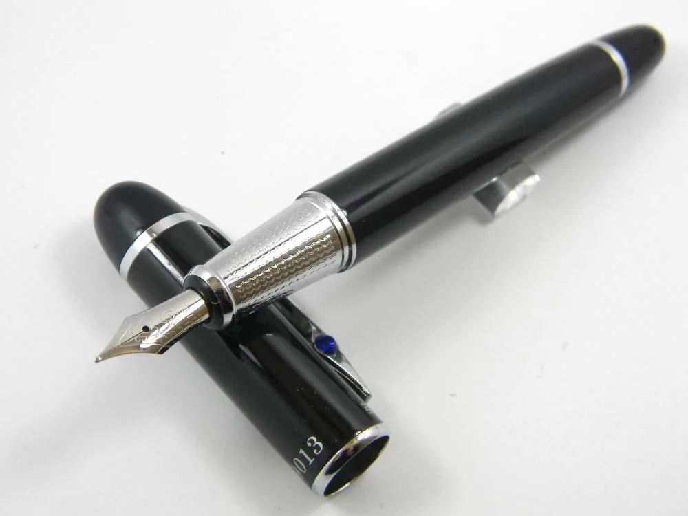 

9013 Black With Blue Diamond Silver Trim Medium Nib Fountain Pen