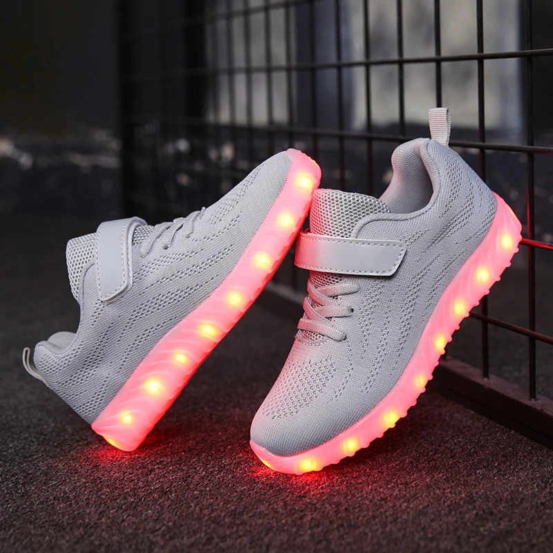 2019 zapatos de la lámpara del flash de las muchachas de la marca de la manera caliente para los niños zapatillas de luz LED zapatillas de deporte informales recargables del USB