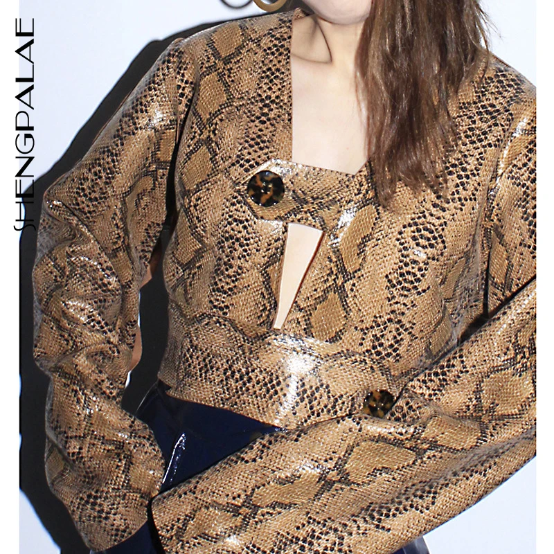 

SHENGPALAE 2019 New Winter Summer Long Sleeve Snakeskin Pattern Cool Personality Short Jacket Women Coat Fashion Tide JX599