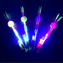 100 шт./лот или 200 шт. стрелка света летающие игрушки, светодиодные лампы флэш-игрушки вечерние веселый подарок резиновые резинка для рогатки