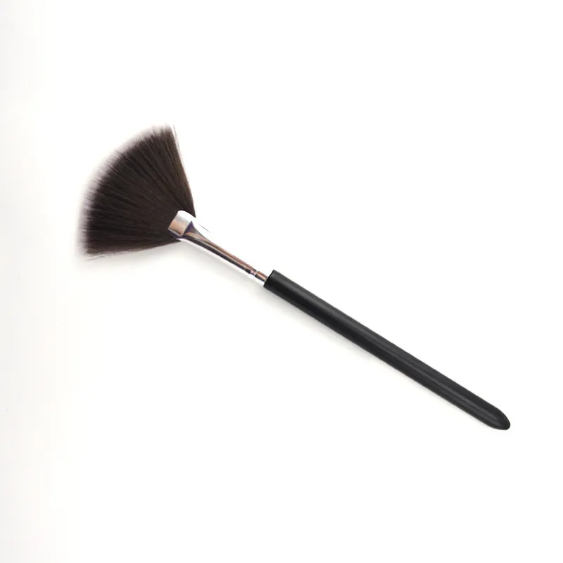 

Soft and Comfortable Fan Brushes for Makeup High Quality Synthetic Hair Makeup Brush Portable To Take and Use