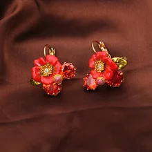 Francia Les Nereides Flor Roja Red Gem Stud Pendientes Para Las Mujeres Chapado En Oro Pendientes de Esmalte Simple Del Todo-Fósforo
