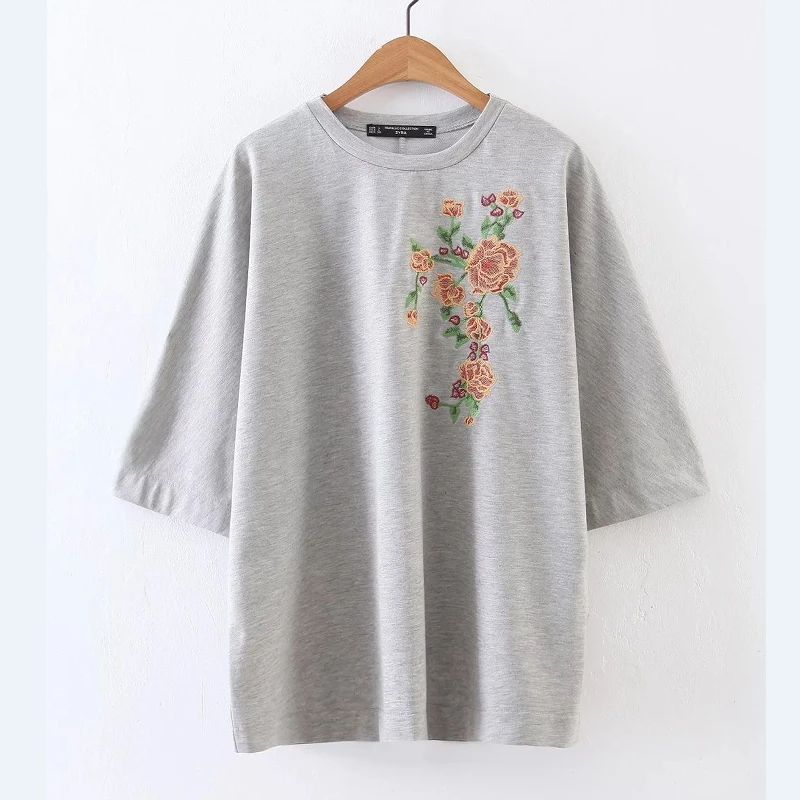 

2017 New Fashion Flower Embroidery Knitting Long Sleeved T-Shirt Women Slim Loose Short Sleeve T-shirt Pullover Clothing T001