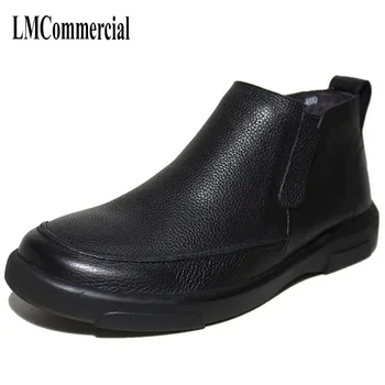 

The winter men in elderly leisure shoes and leather boots pedal warm cotton cashmere autumn British retro cowhide boots men
