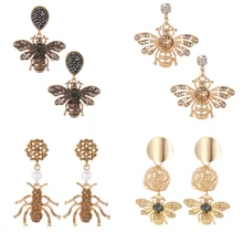 

2/PCS Bee Crystal Earrings Elegant Insect Shape Design ear nail Rhinestone Earrings For Women Fashion Jewelry Wholesale