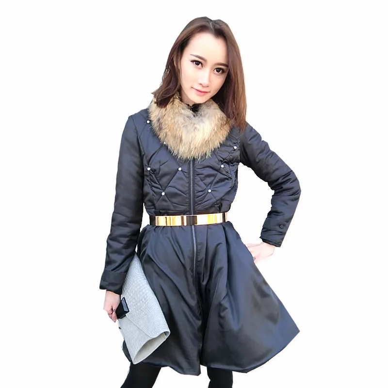 THERMOBALL Tips for Buying Women's Down Jackets When the weather takes a turn for the cooler, it's time to step up your insulation game. A down coat is the perfect companion for chilly conditions.
