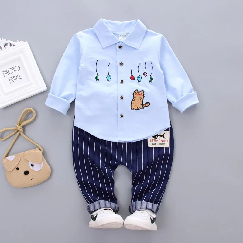 Одежда для мальчиков Летнее платье с героями мультфильмов Комплекты для девочек для новорожденных Для маленьких мальчиков младенческой хлопок модная верхняя одежда костюм футболка+ штаны; костюм Bebes