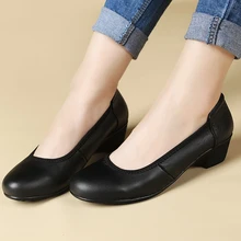 Frühling neue schwarz mutter schuhe mit niedrigen absätzen weichen boden bequeme frauen runde kopf flach mund hotel arbeit schuhe größe 40 41