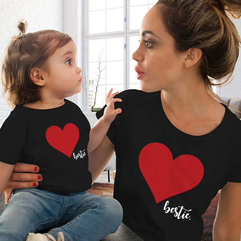 Loozykit/одежда «Мама и я»; одинаковые комплекты для семьи для мамы и дочки; футболка для женщин и детей; топы из мягкого хлопка с принтом сердца для маленьких девочек