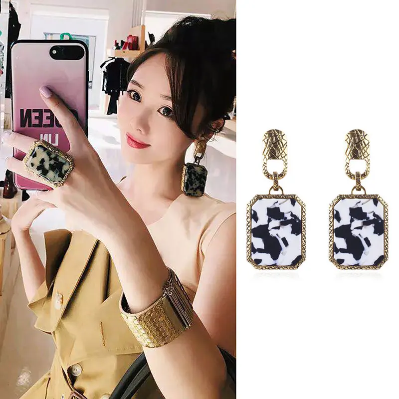 

Ethnic Vintage Long Drop Earrings Gold Metal Milk Earring Bohemia Square Dangle Earrings for Women Fashion Jewelry Brincos 2019