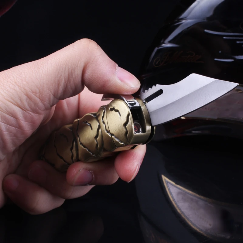 

Gift Smokers Inflatable Lighter Small Folding Knife Skull Pattern Metal Multi Functional Windproof Decorative Hanging Ornament
