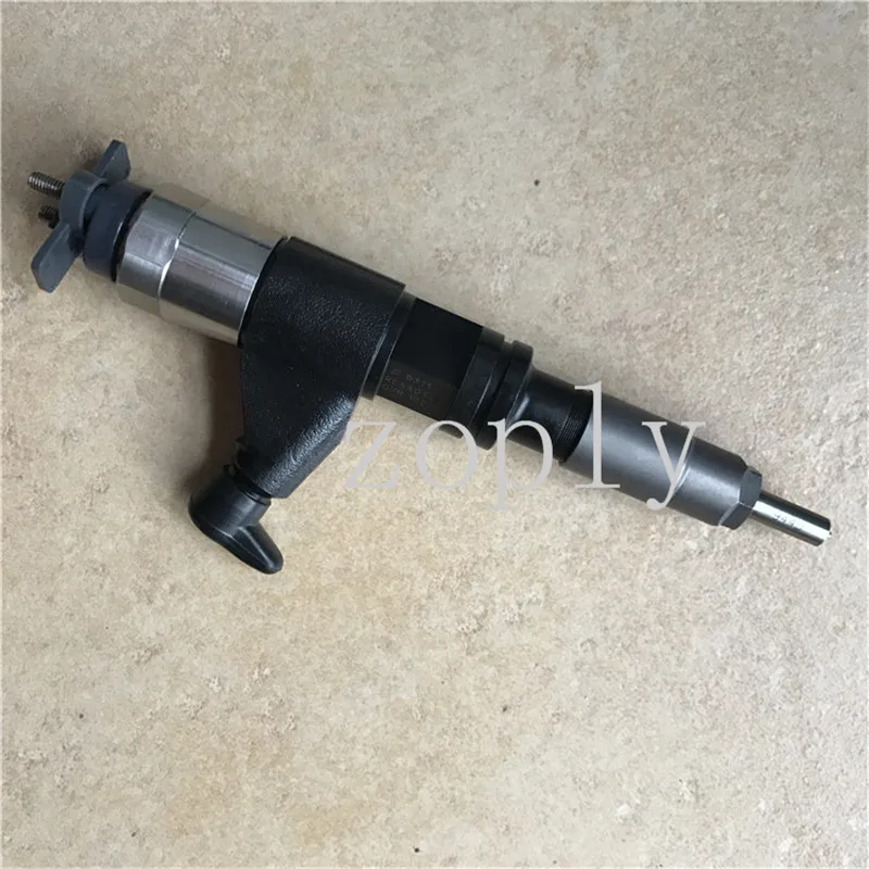 

Tractor 4045 injector diesel 095000-6310 095000-6311 095000-6312 RE530362 RE546784 RE531209