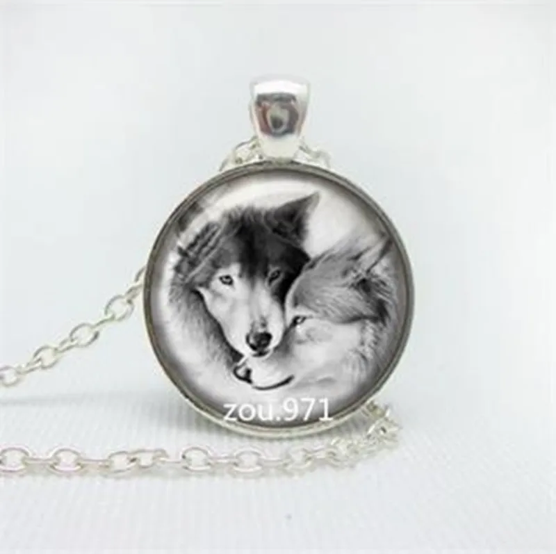 

Vintage wolf Cabochon Tibetan silver Glass Chain Pendant Necklace