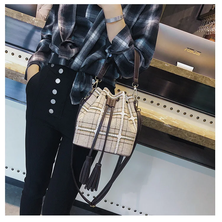 

Fashion Wome Soft Pu Leather Handbags Bucket Bag Shoulder Bag Womens Bags Tasseled Portable Bucket Bag Bolsa