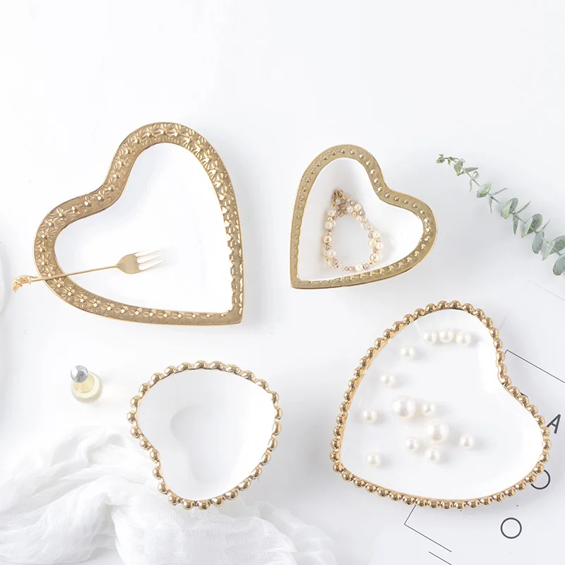 

Heart Shape Relief Porcelain Plate Bowl Handpainted Saucer Ceramic Jewelry storage tray Home Decorative Wedding Table Decoration
