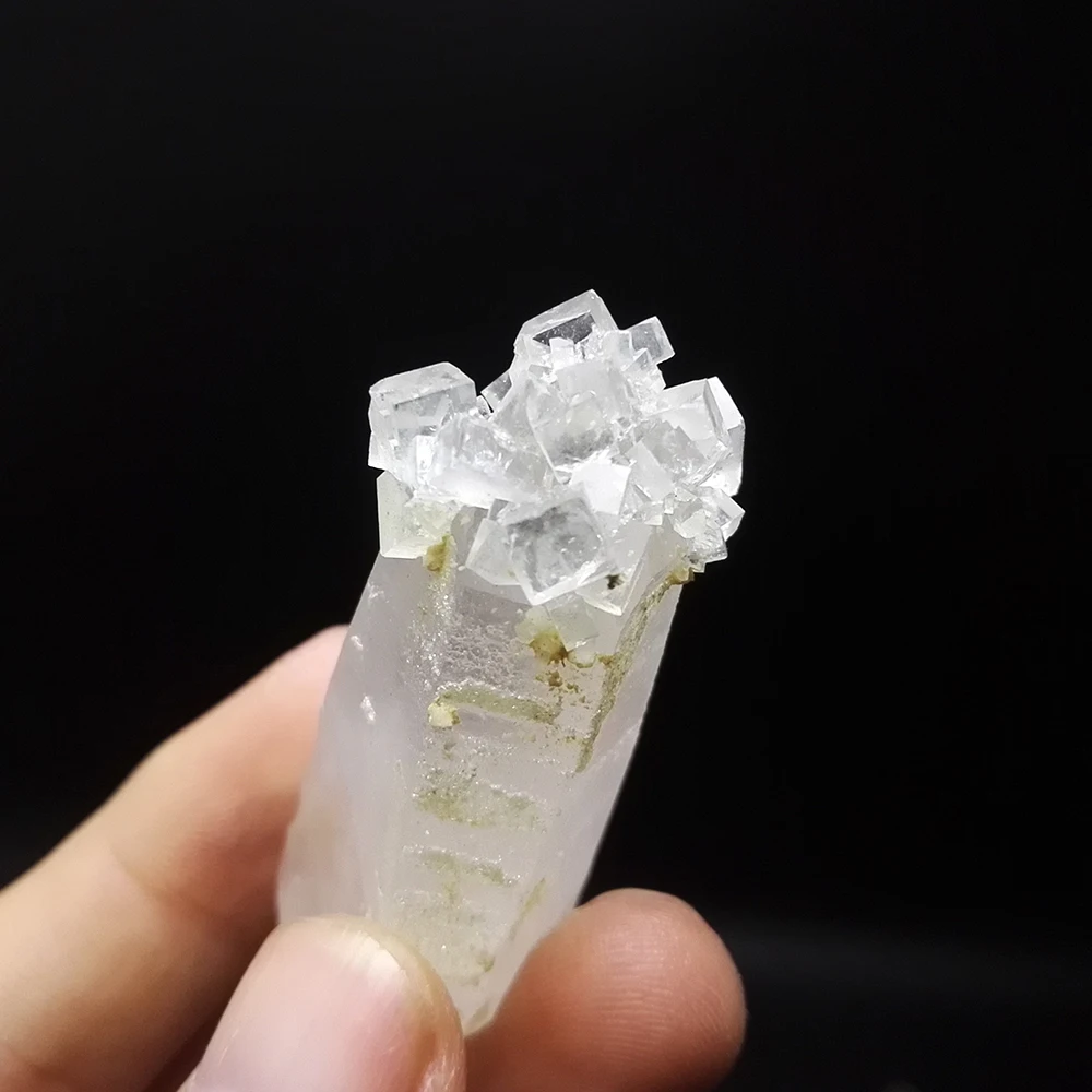 

28.5g delicate NATURAL Stones and Minerals Rock GREEN Fluorite crystals