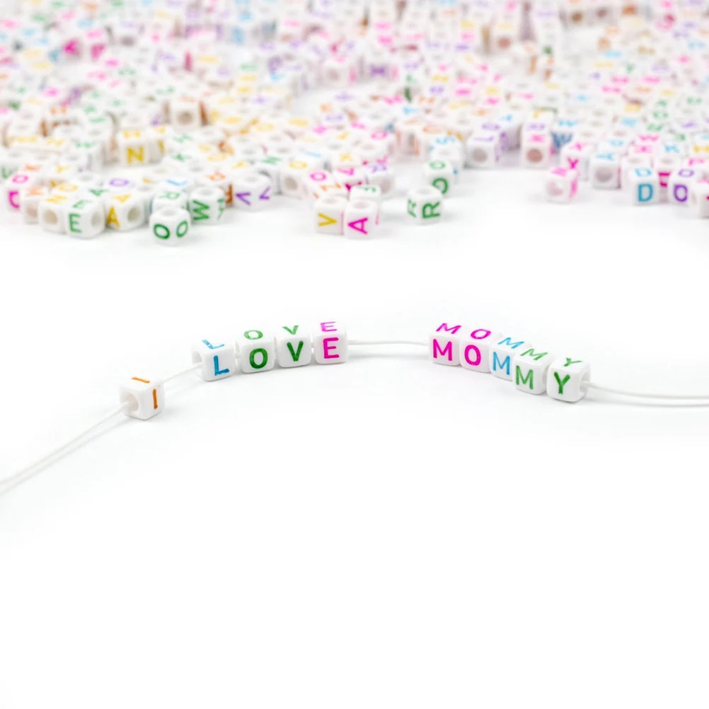 

800pcs Acrylic Letter Beads White Alphabet Beads Cube with Colorful Letters Cubes for DIY Bracelets Necklaces Handmade Gift
