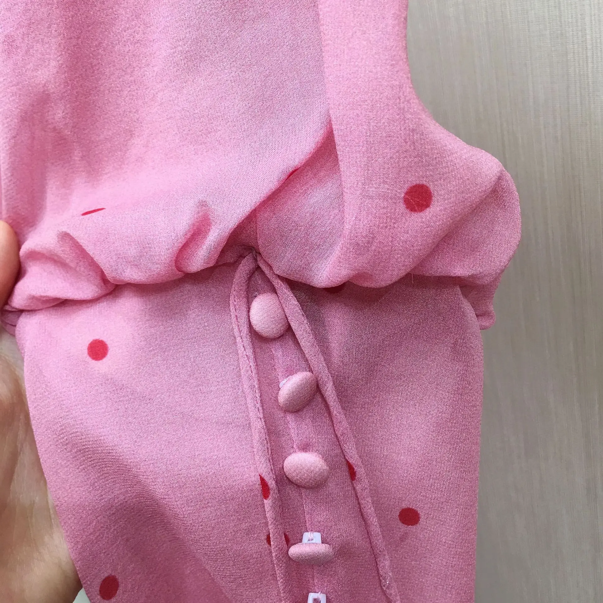 Женское пляжное платье с длинным рукавом розовое асимметричное короткое v