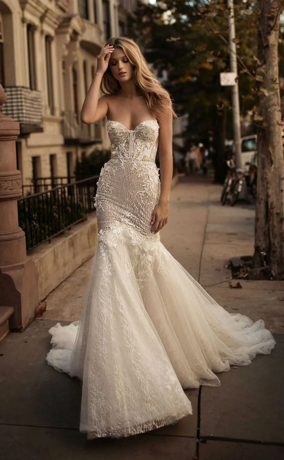 

Berta 2019 Sexy Sweetheart Mermaid Wedding Gowns Lace Floral Sleeveless Boning Slim Fitted Trumpet Modest White Bridal Dresses