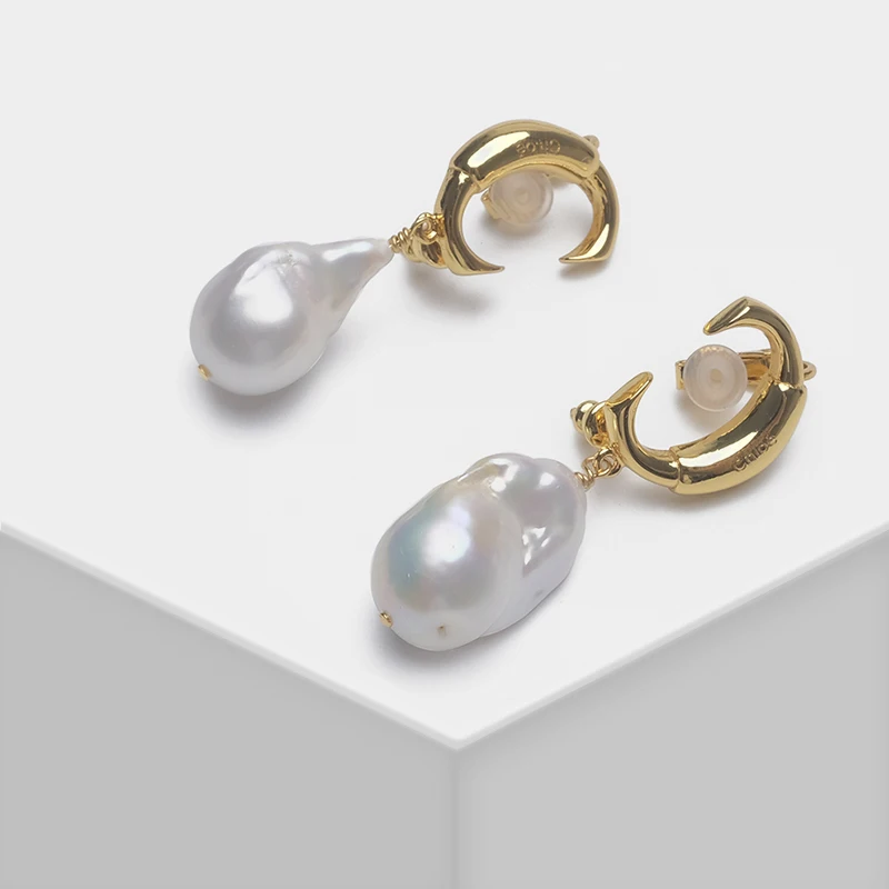 The letter c designs stylish natural pearl drop earrings