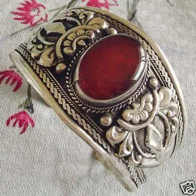 

Old red local features Bracelet-CVVGB -f