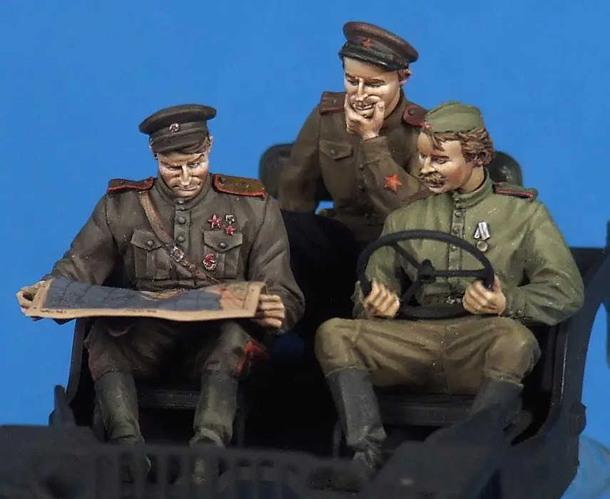 

TB 35025 1/35 World War II Soviet Jeep Crew