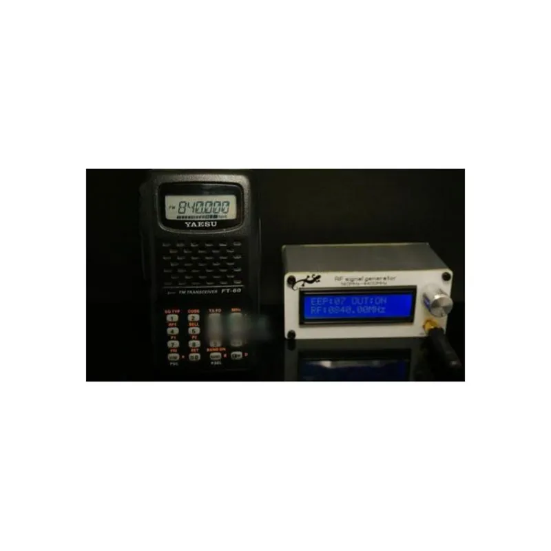 New 140MHZ 4400MHZ 5dBm RF Signal Generator Signal Source With Battery Case