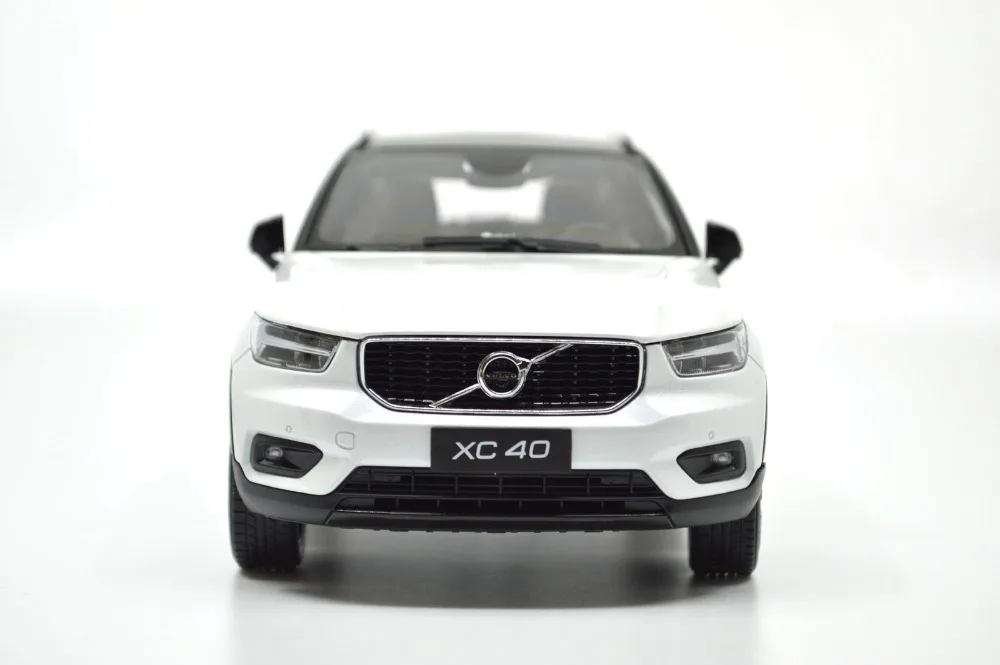 Paudi модель 1/18 1:18 Масштаб Volvo XC40 белая литая модель автомобиля Игрушечная модель автомобиля открываются двери