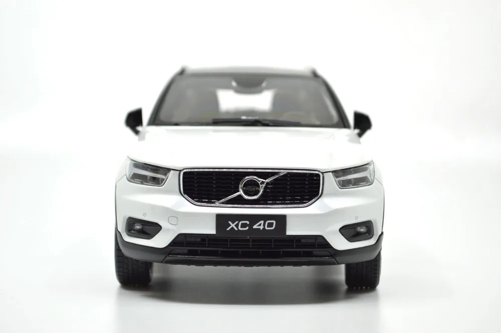 VOLVO_XC40_2018_W_03