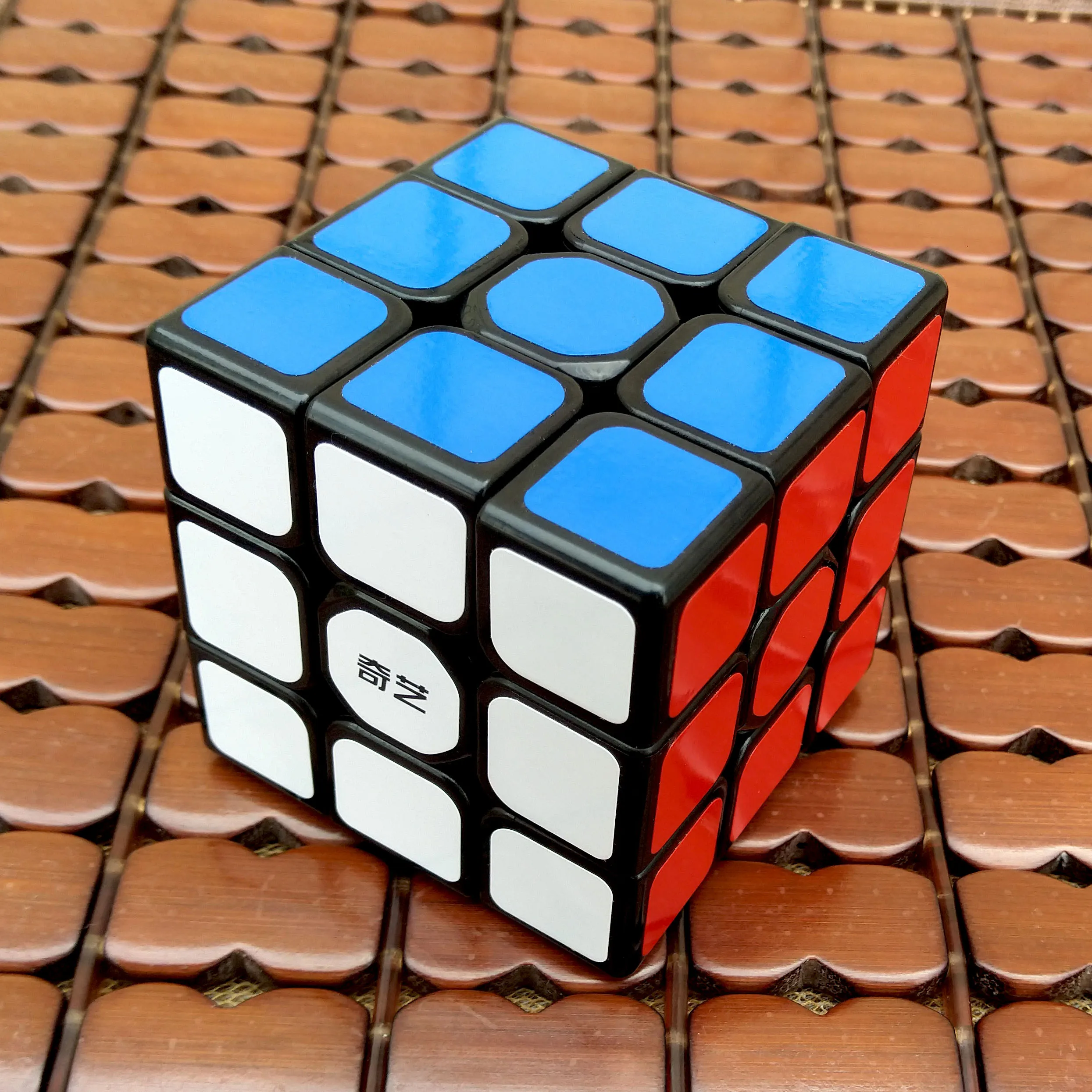 Qiyi Magic Cube 3x3x3 Cubo Magico Profissional Kubus Puzzle Speed Neo Cube 3x3 Educational Toys For Children Gift Kids Toys