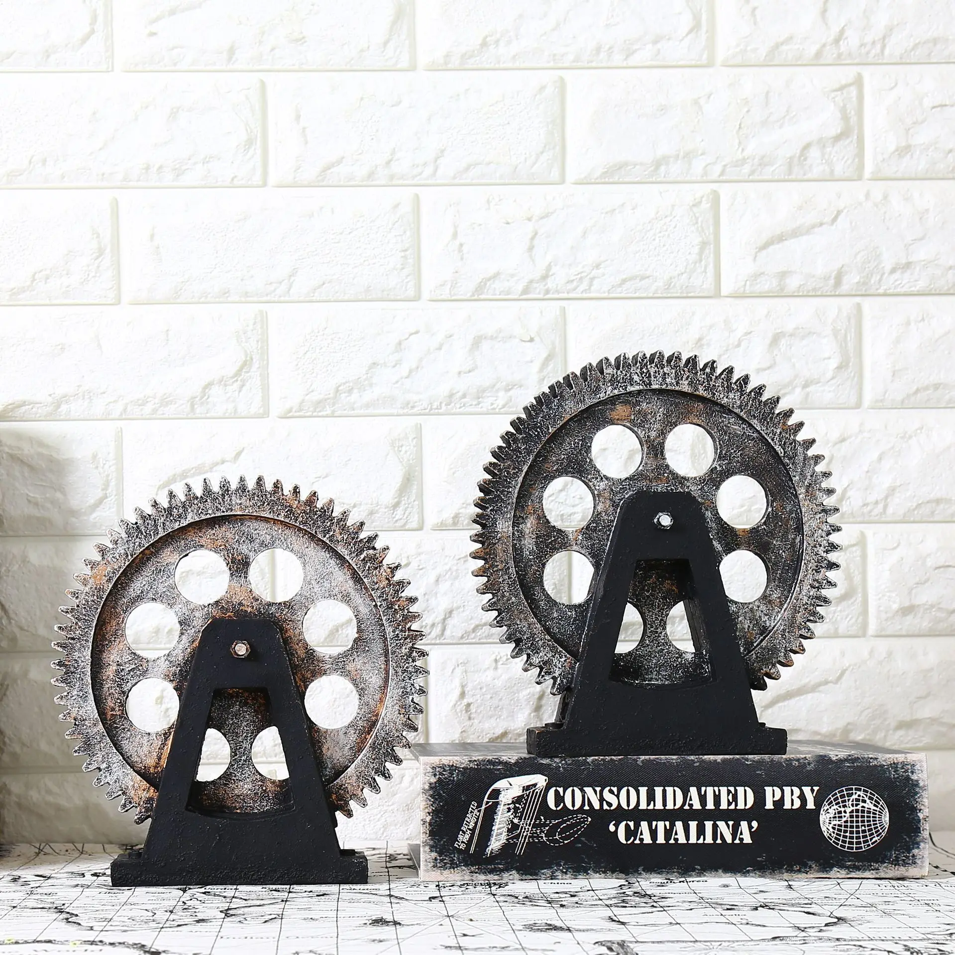 

Housewarming Present Gear Vintage Home Decor Zakka Bar Cafe Decorative Accessories Resin Crafts