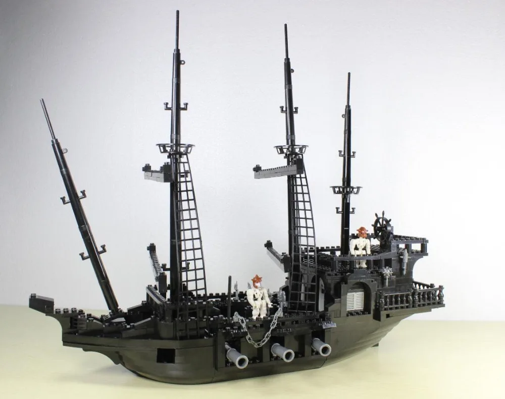 

Pirates of the Caribbean building bricks Pirates of the Caribbean the Black Pearl Ship model DIY Educational Toys For Kids