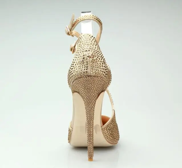 Настоящая фотография; женские модельные туфли на высоком каблуке с острым носком и золотыми стразами; обувь со стразами на высоком каблуке с пряжкой