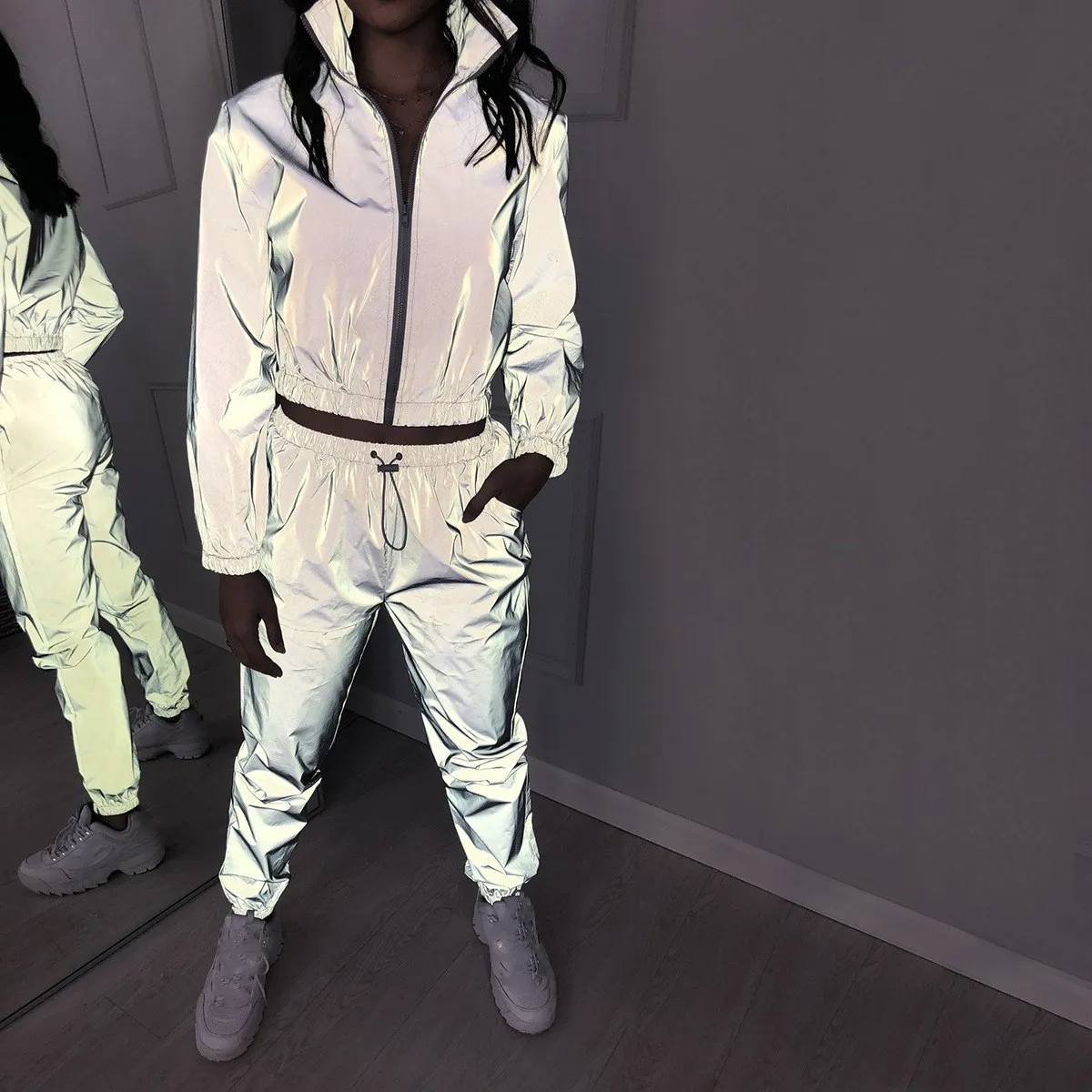 

Fashion Women Reflective Crop Top And Elastic Waist Pants 2 Piece Set Loose Zipper Shine Jacket Trousers 2 PCs Bright Tracksuits