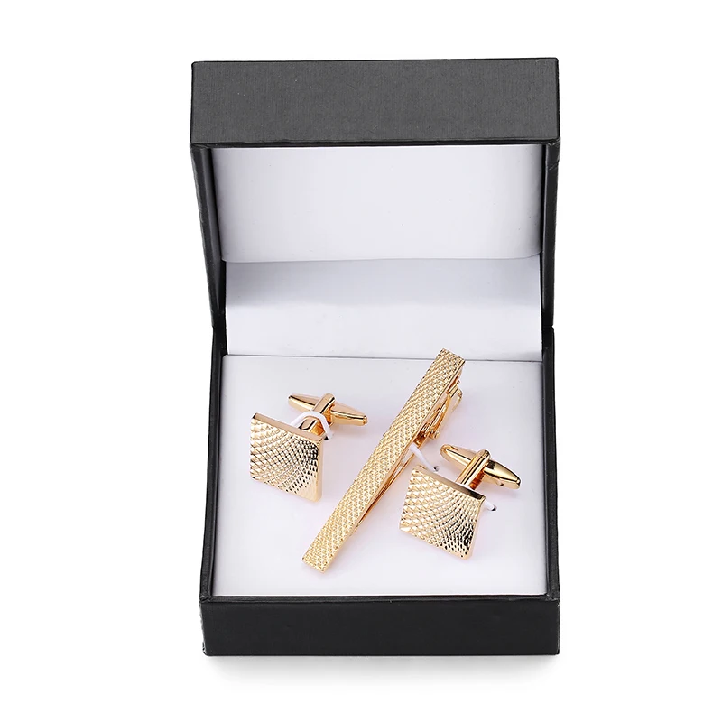 WN A set of high quality hand carved gold square pattern tie clip