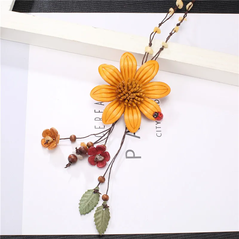 WNGMNGL-New-Beautiful-Leather-Flower-Pendant-Necklace-With-Ladybug-Leaves-Plant-Jewelry-Wood-Beads-Long-Necklace