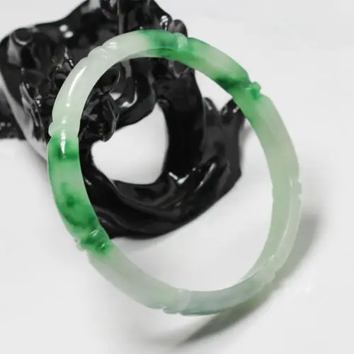 

2845 Beautiful Hand-carved Emerald Green Jadeite Jade Gems Bracelet Bangle
