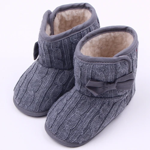 Зимние красивые хлопковые ботинки для новорожденных девочек с бантиком-бабочкой мягкие пинетки для новорождённых обувь для кулак ходунка 0-15 месяцев - Цвет: grey