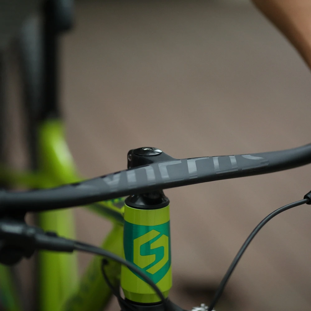 

The racework xx1 is moulded from carbon to give it a really sleek, futuristic shape that accentuates some highly sculpted frames