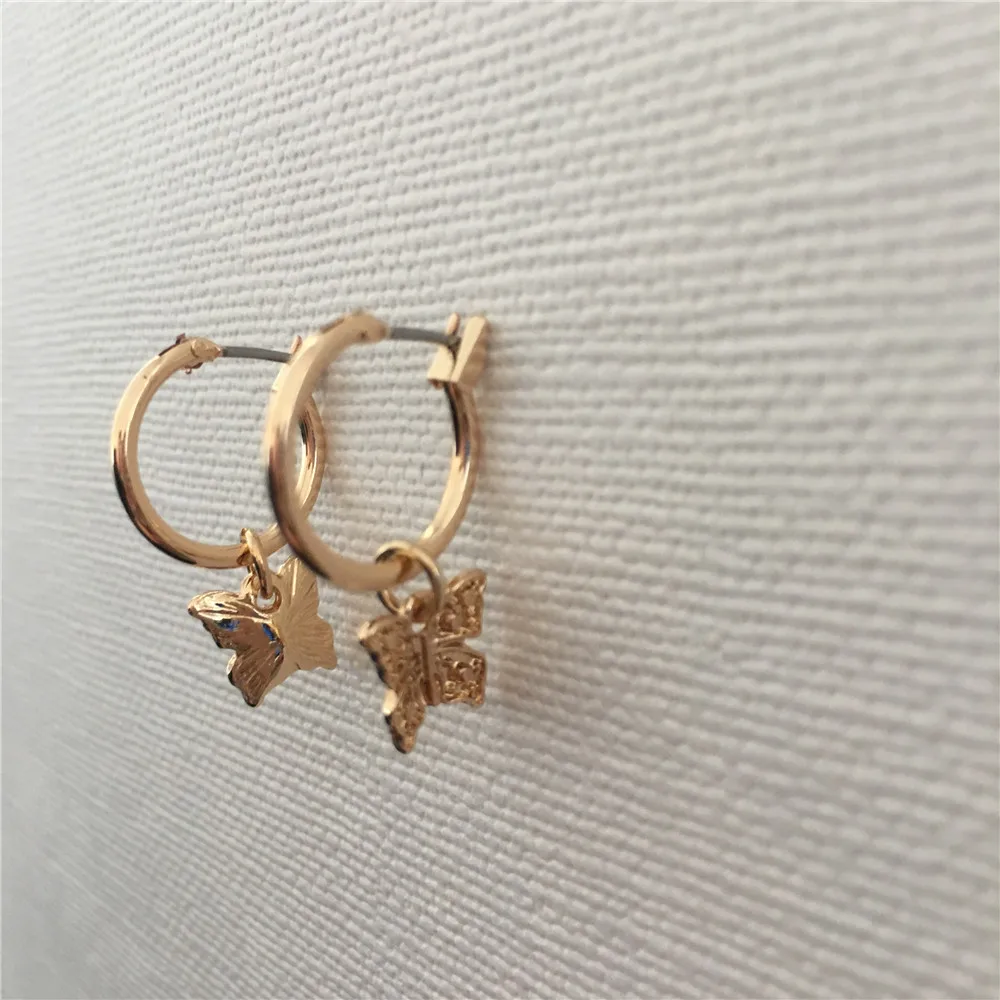 NETTE GOLD FARBE BESCHICHTUNG SCHMETTERLING CHARME KLEINE HOOP OHRRINGE FÜR FRAUEN MÄDCHEN
